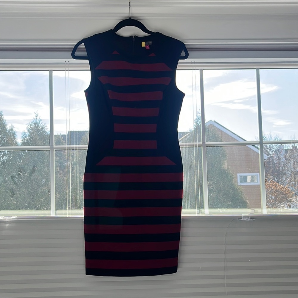 Vince Camuto MIDI Bodycon Dress Size 4 perfect for work!